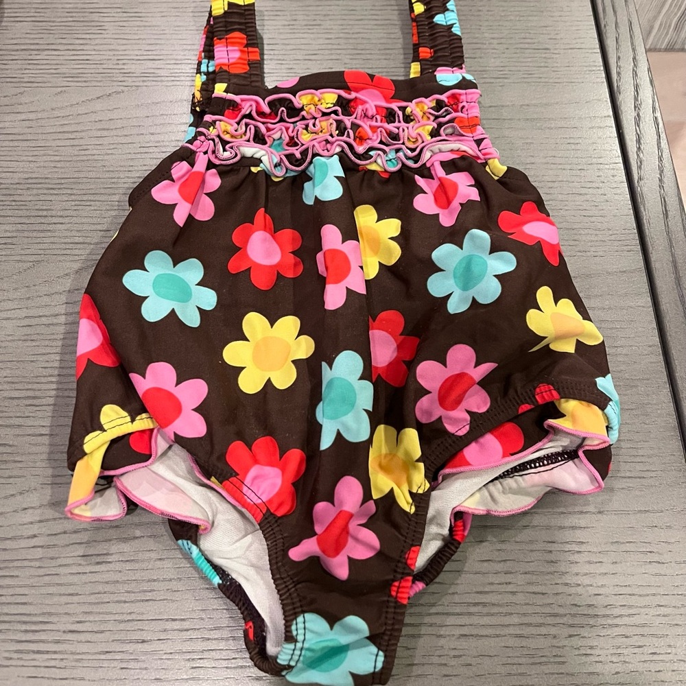 Osh Kosh B’gosh 18mth swimsuit gently used no stains, piling, snags. Really cute